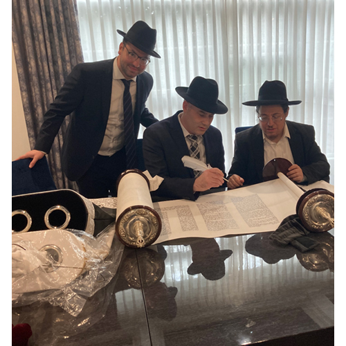 Videos: Hachnosas Sefer Torah in Walden Woods L’Iluy Nishmas R’ Dov ben R’ Nuta HaKohein Rabinowitz z”l