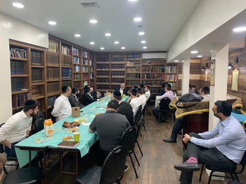 R’ Ushi Klein Speaking at the Sunday Morning Shiur at K’hal Bnei Yissaschar
