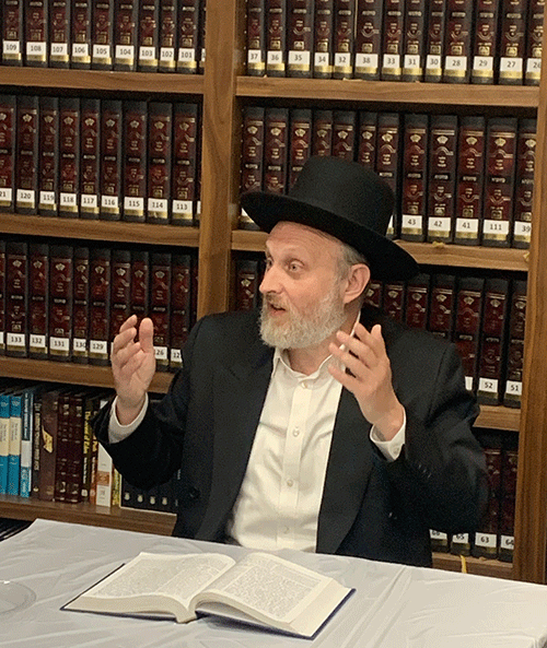 R’ Avrohom Herbst Shlita Speaking at the Sunday Morning Shiur at K’hal Bnei Yissaschar
